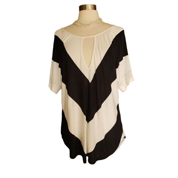 Women's Blouse Black and White Key Hole Lightweight Flowy Blouse Top XL NWT - Picture 2 of 8